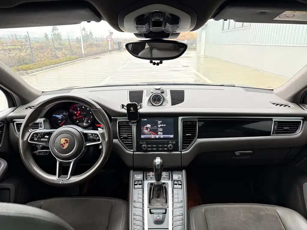 Porsche Macan 2018 — фото 8