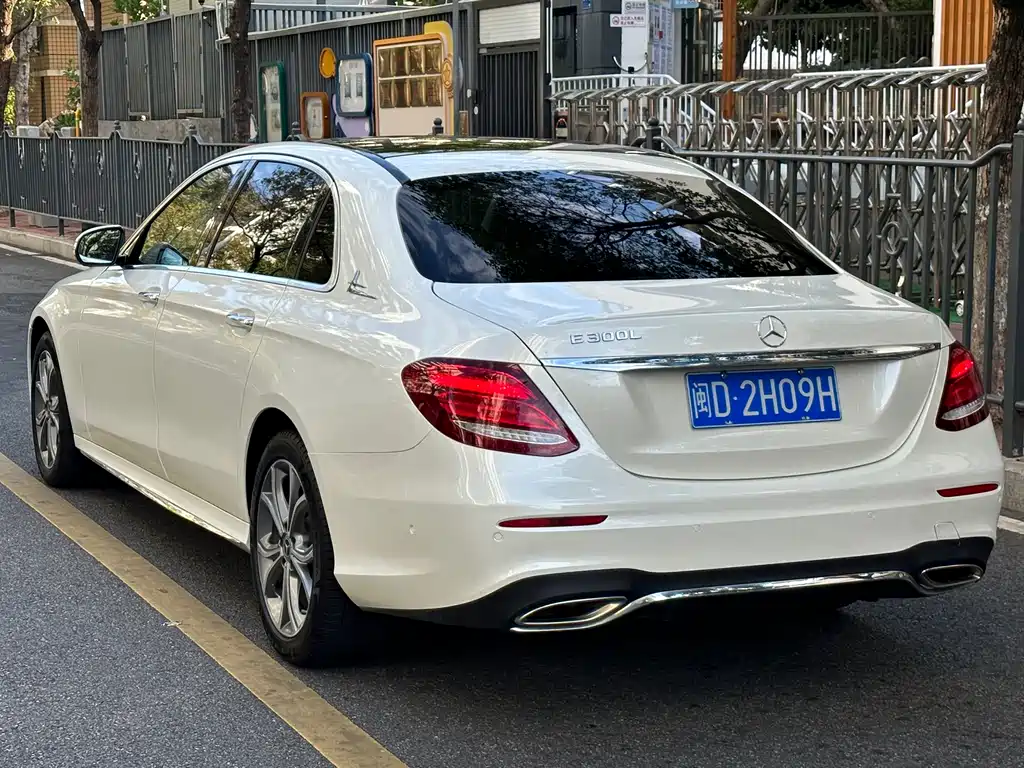 Mercedes-Benz E-Class 2020 — фото 9