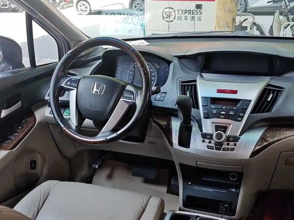 Honda Odyssey 2014 — фото 10