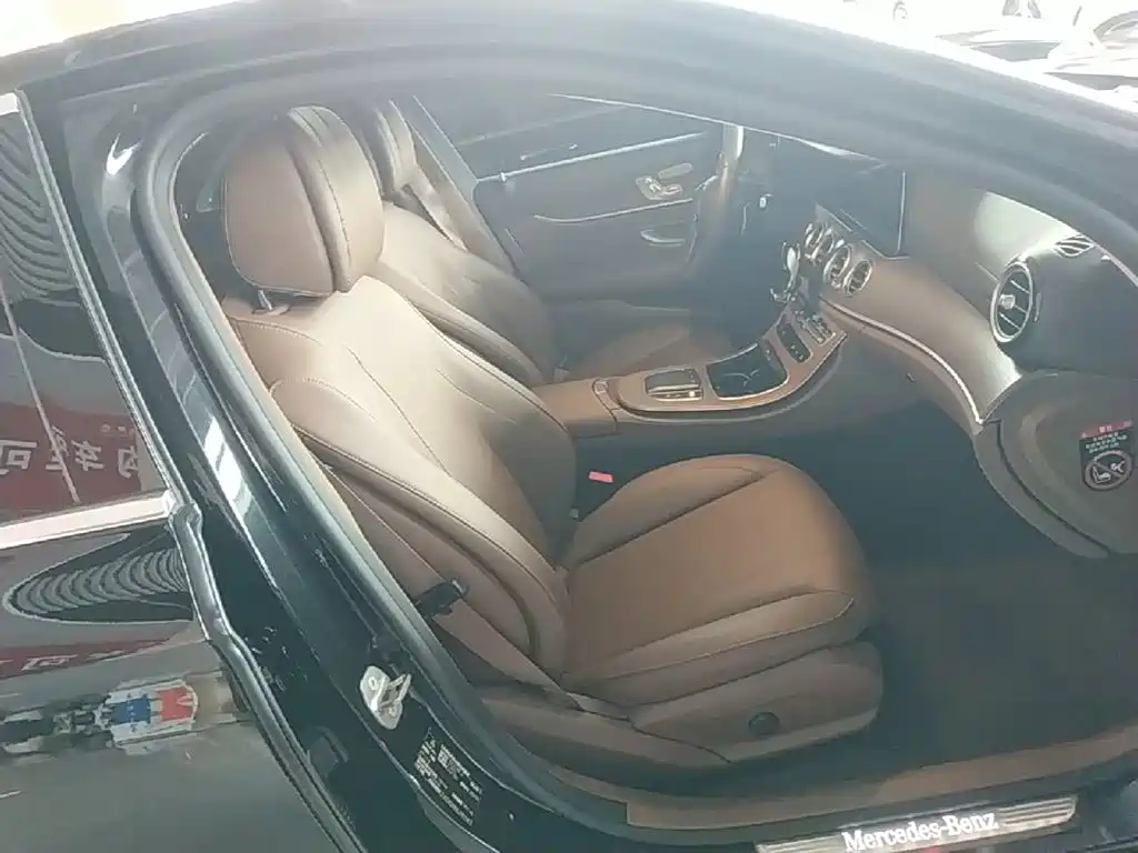 Mercedes-Benz E-Class 2023 — фото 25