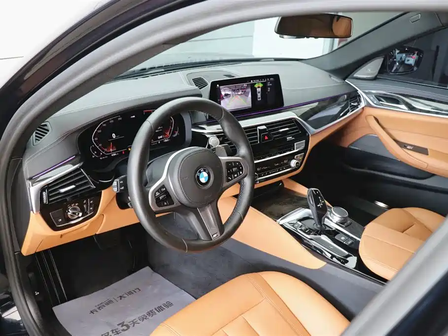 BMW 5 Series 2019 — фото 14