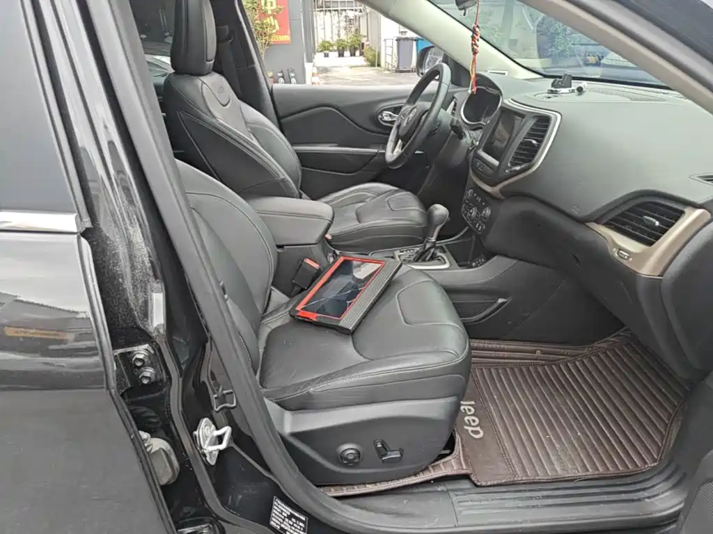 Jeep Cherokee 2017 — фото 25