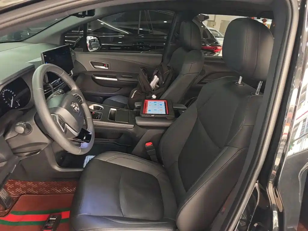 Toyota Sienna 2022 — фото 11