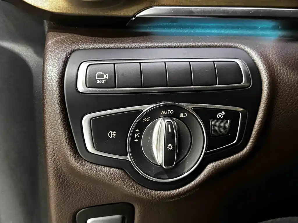 Mercedes-Benz V-Class 2023 — фото 10