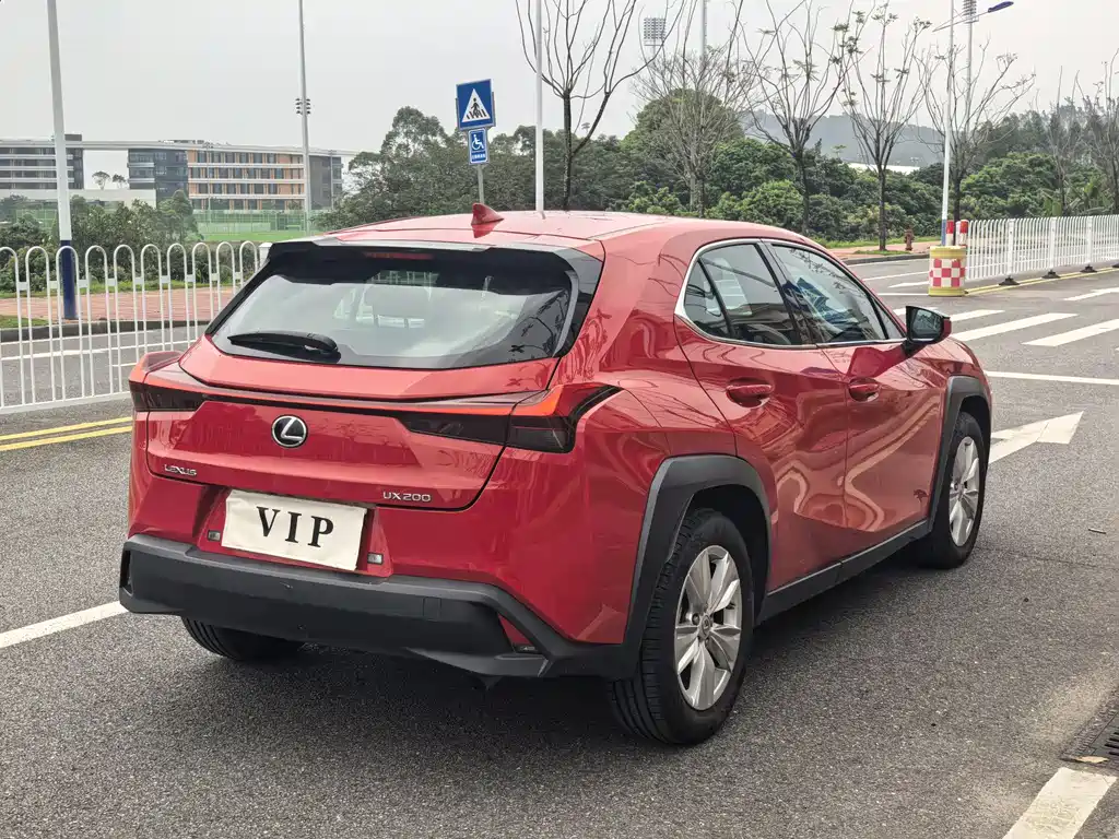 Lexus UX 2022