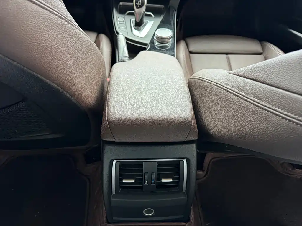 BMW 3 Series 2018 — фото 13