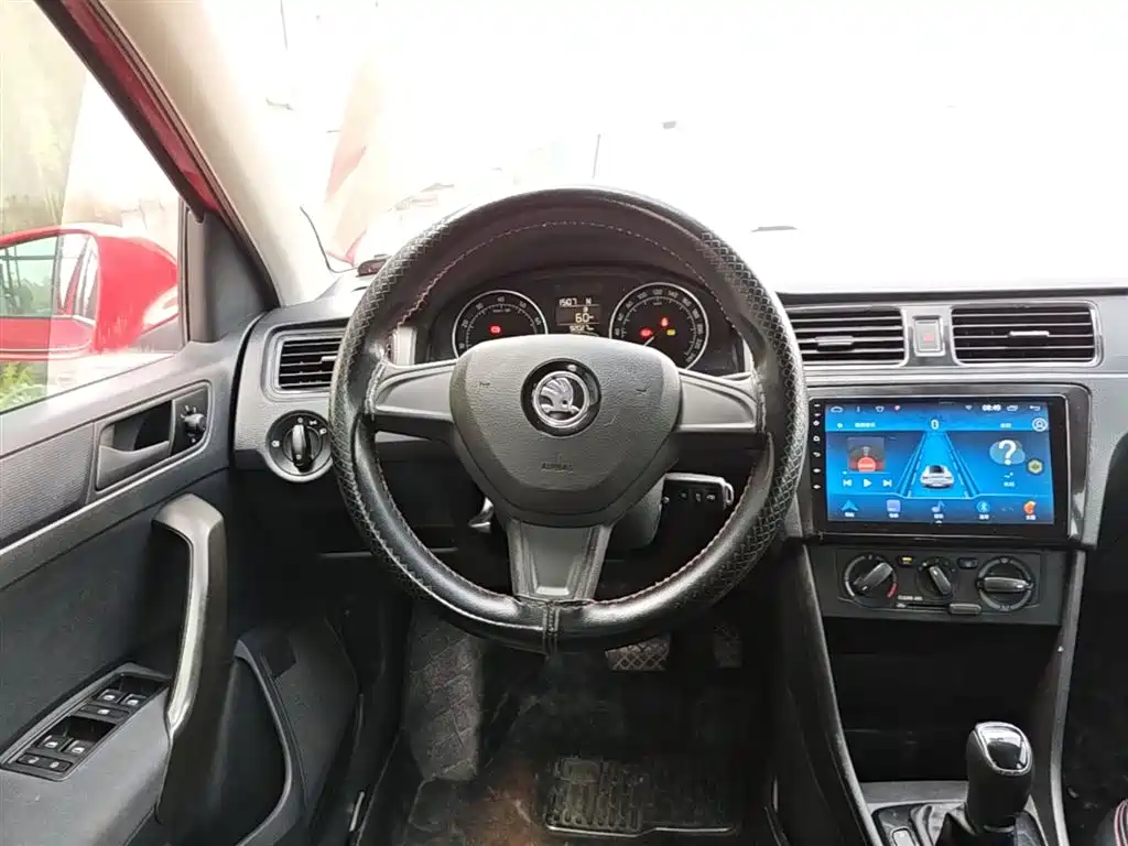 Skoda Rapid Spaceback 2017 — фото 11