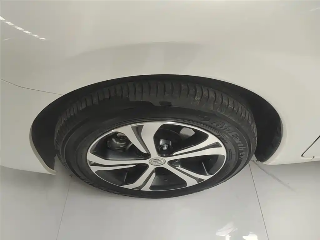 Nissan Tiida 2018 — фото 23
