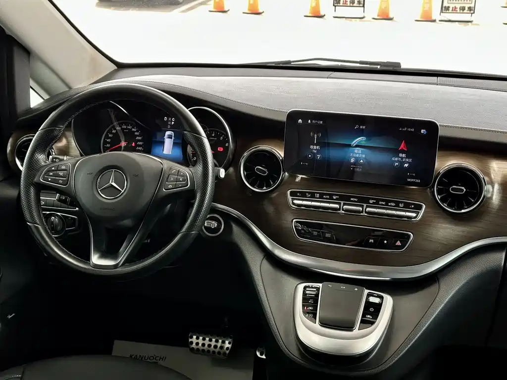 Mercedes-Benz V-Class 2021 — фото 10