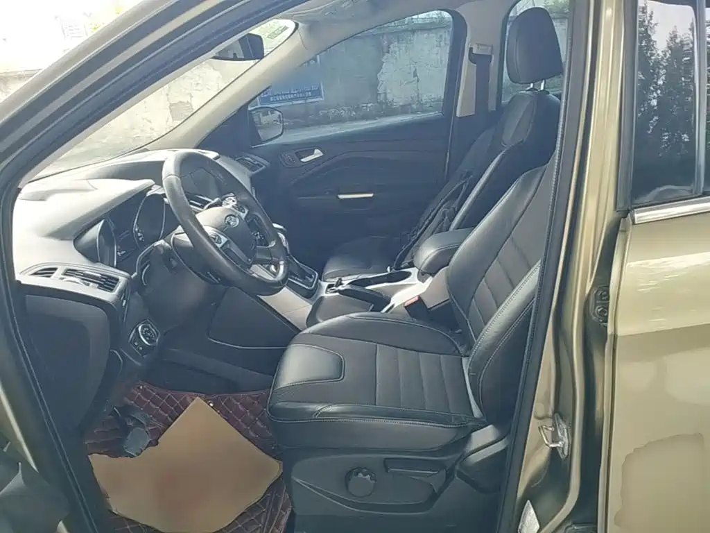 Ford Kuga 2015 — фото 15