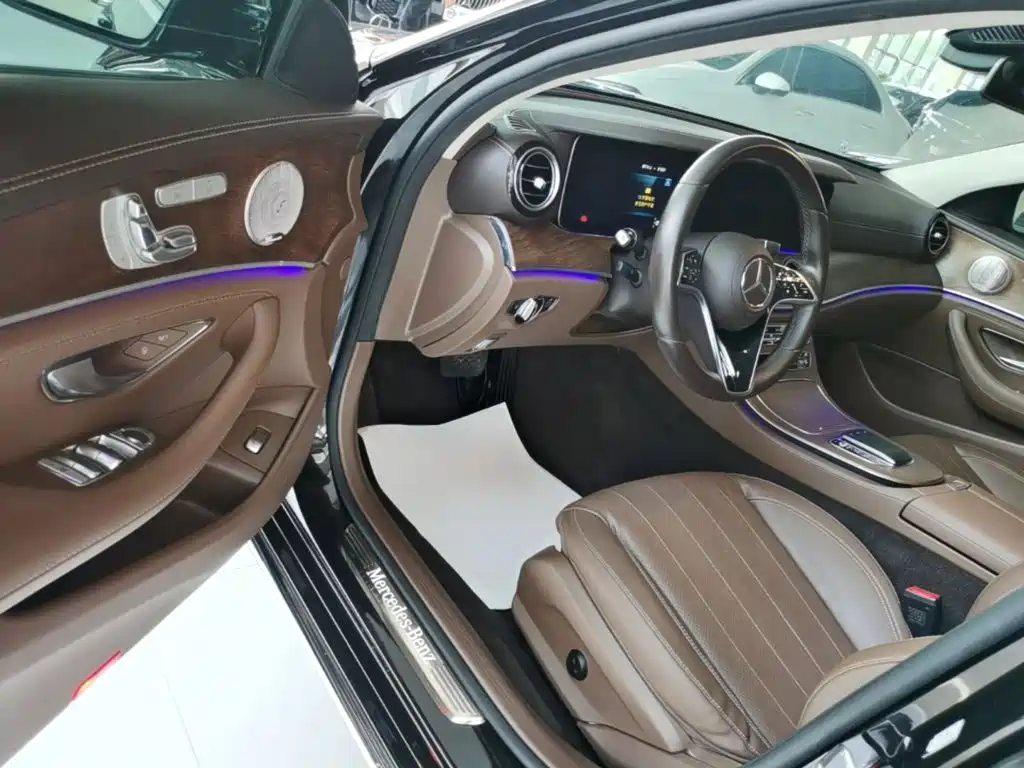 Mercedes-Benz E-Class 2023 — фото 16