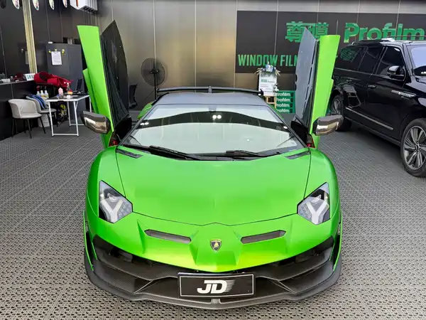 Lamborghini Aventador 2013