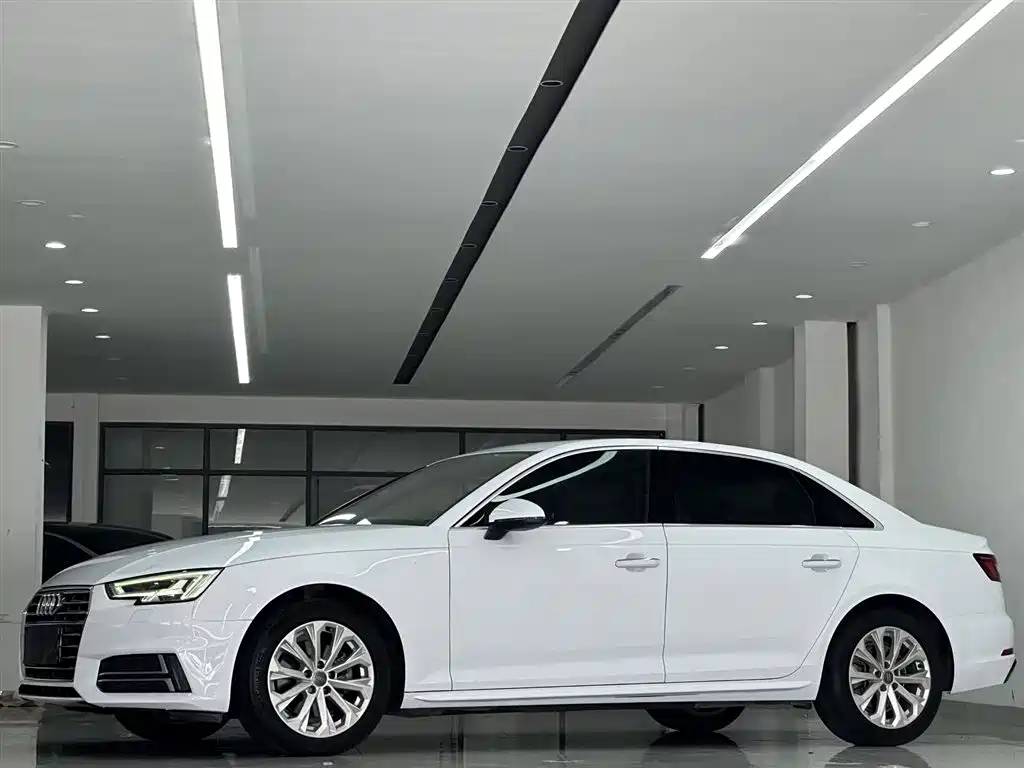 Audi A4L 2019