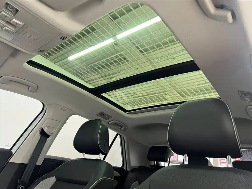 Volkswagen T-Roc 2023 — фото 14