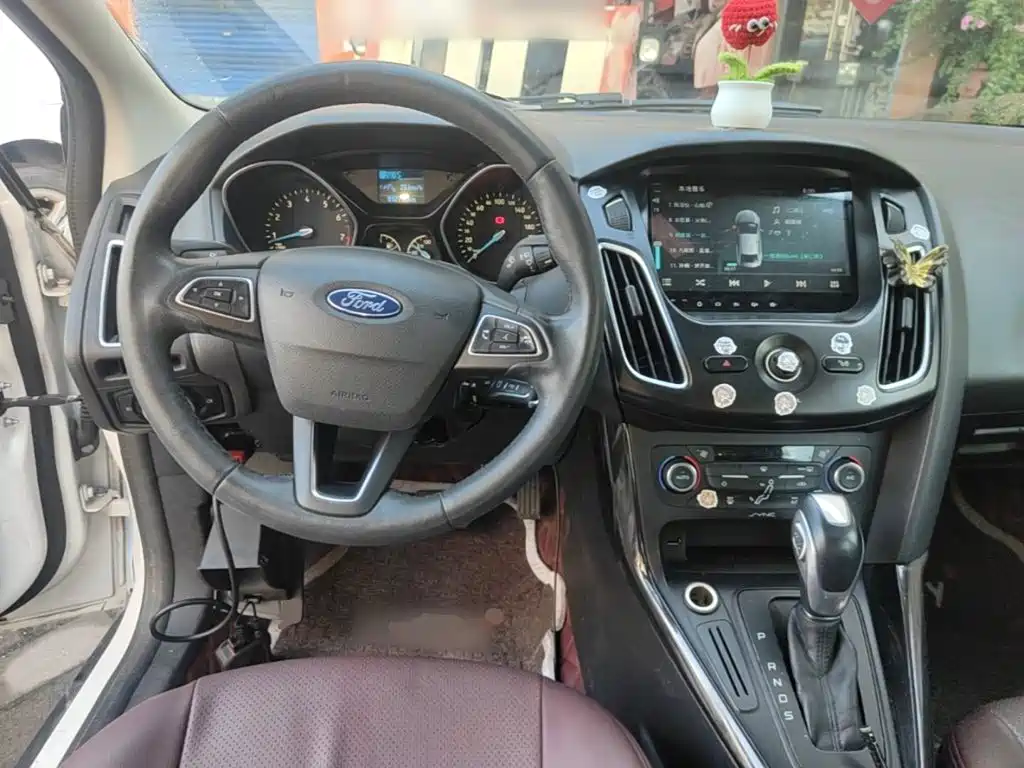 Ford Focus 2016 — фото 10