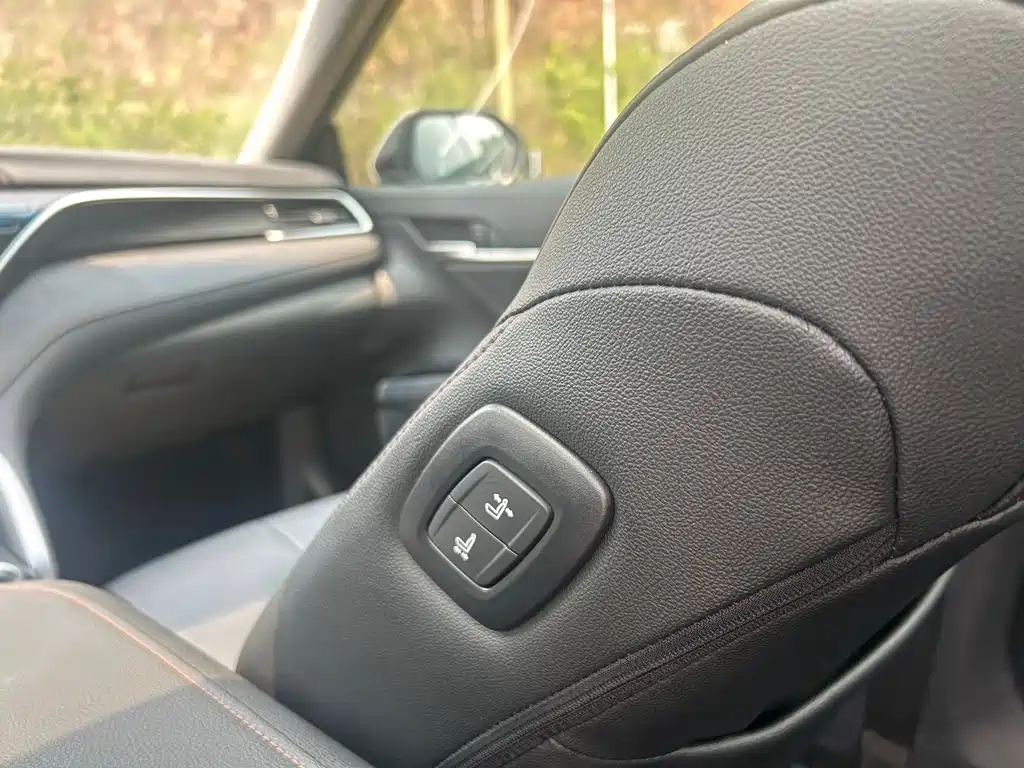 Toyota Camry 2022 — фото 12