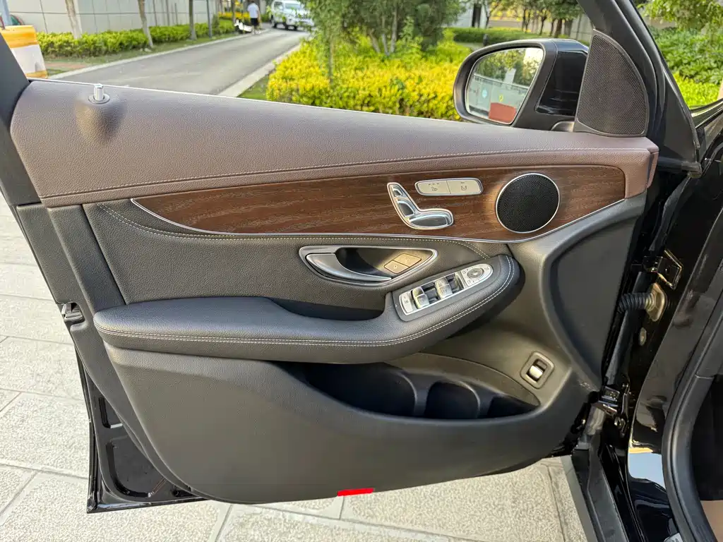Mercedes-Benz GLC 2020 — фото 17