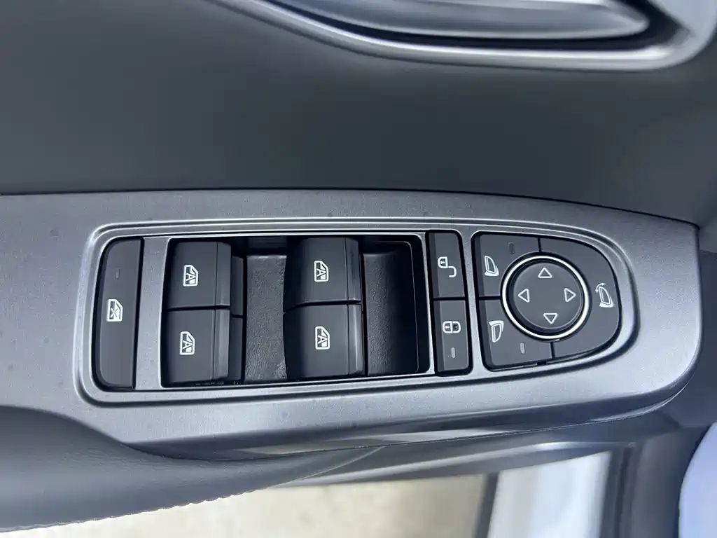 BYD Song L DM-i 2025 — фото 22