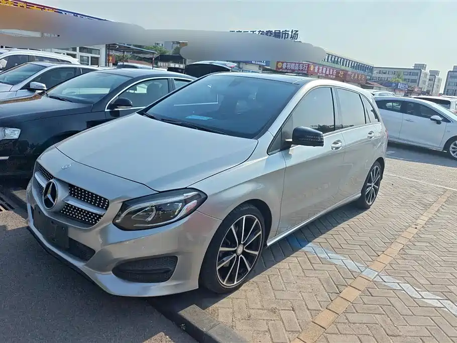 Mercedes-Benz B-Class 2015 — фото 1