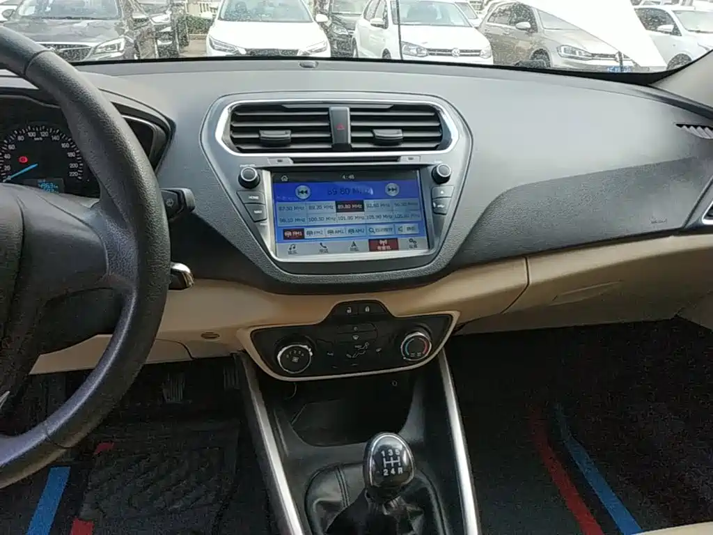 Ford Escort 2018 — фото 13