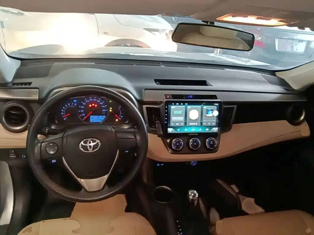 Toyota RAV4 2014 — фото 10
