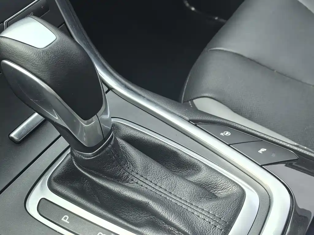 Ford Edge 2018 — фото 12