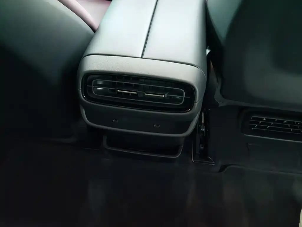 Xiaomi SU7 2025