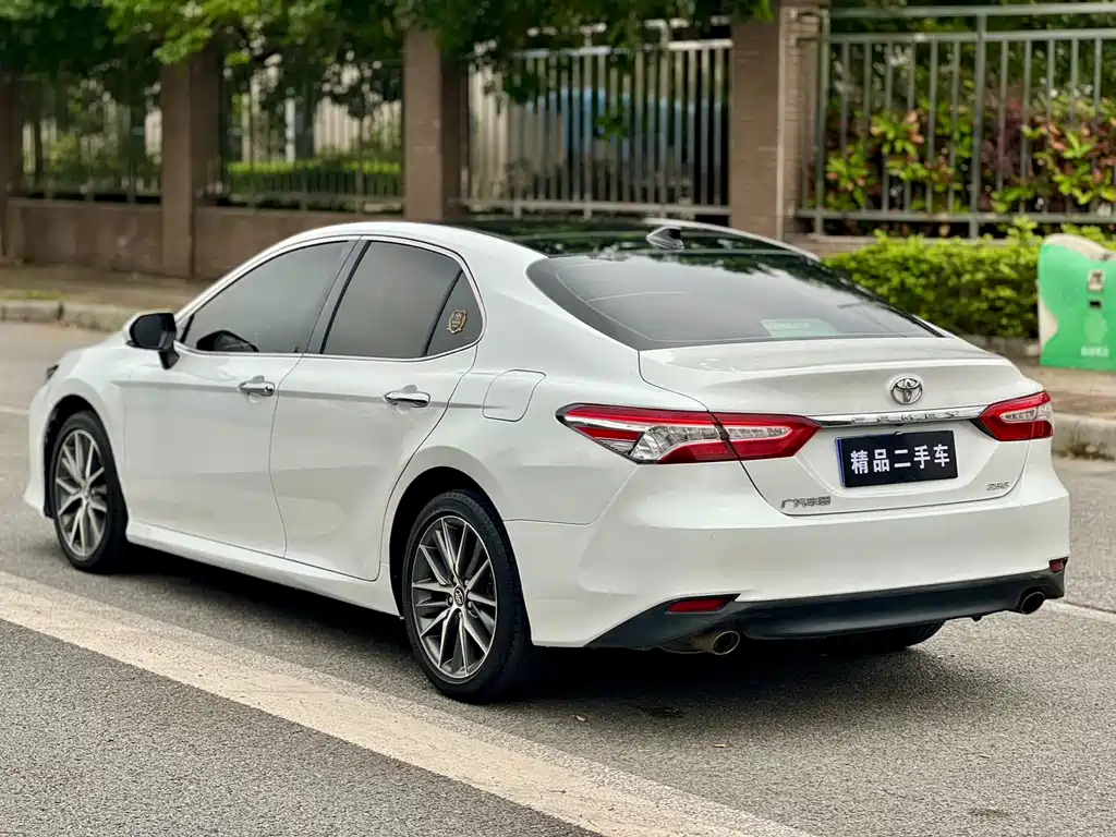 Toyota Camry 2021 — фото 6