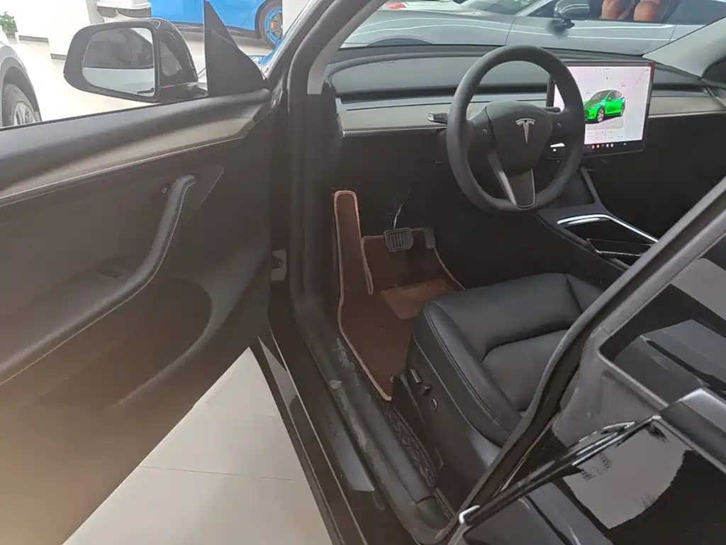 Tesla Model Y 2023 — фото 16
