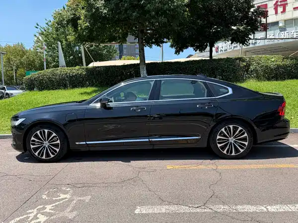 Volvo S90 Plug-In Hybrid 2023