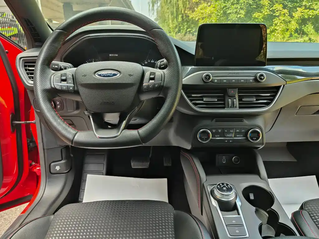 Ford Focus 2020 — фото 16
