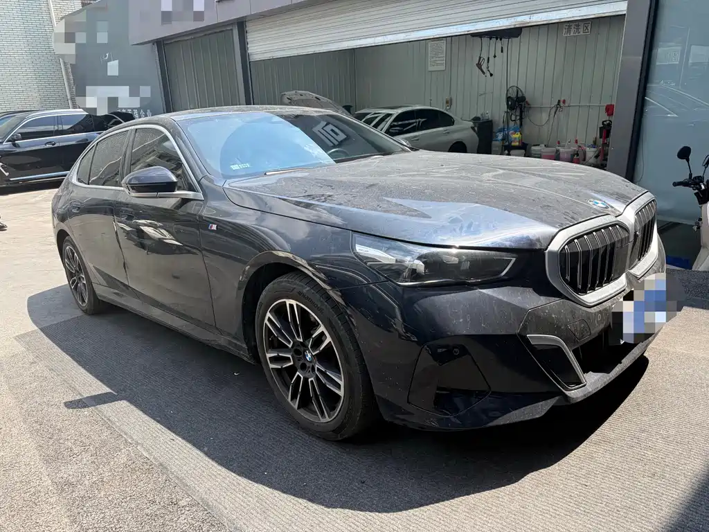 BMW 5 Series 2025