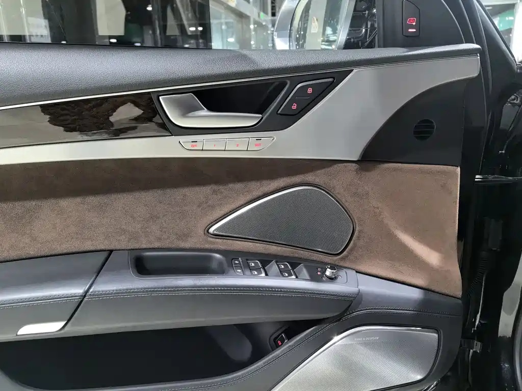 Audi A8 2015 — фото 14