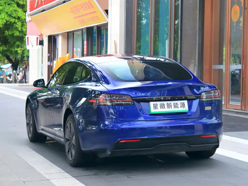 Tesla Model S 2023 — фото 19