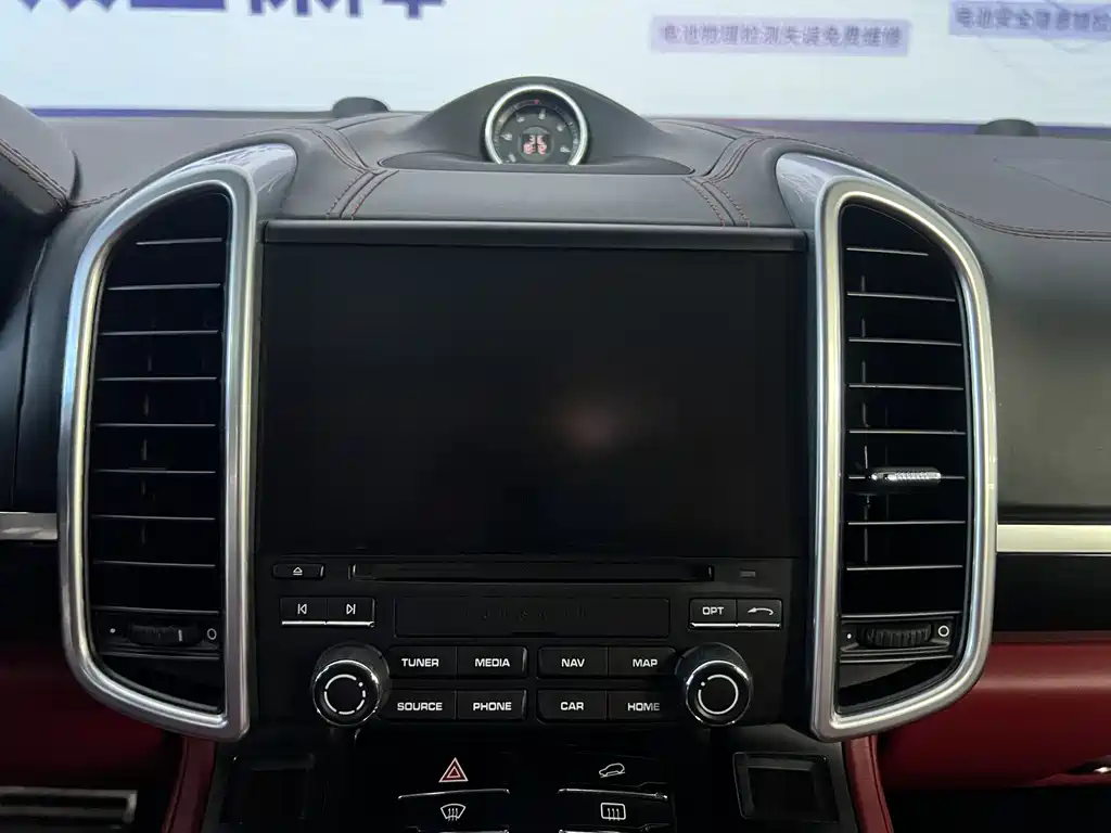 Porsche Cayenne 2017 — фото 15