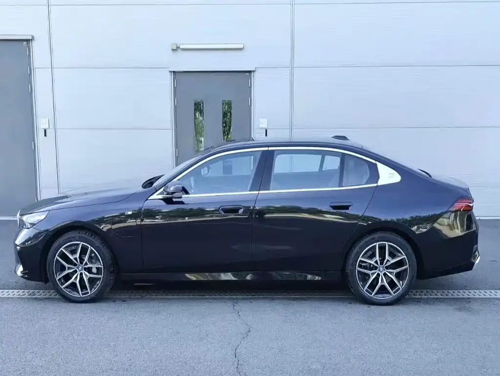 BMW i5 2025