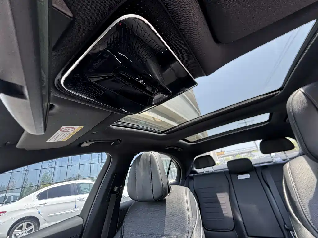 Mercedes-Benz C-Class 2024