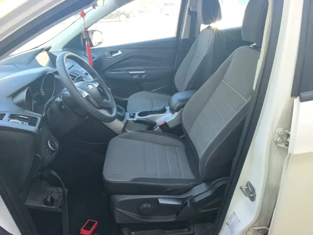 Ford Kuga 2015 — фото 15