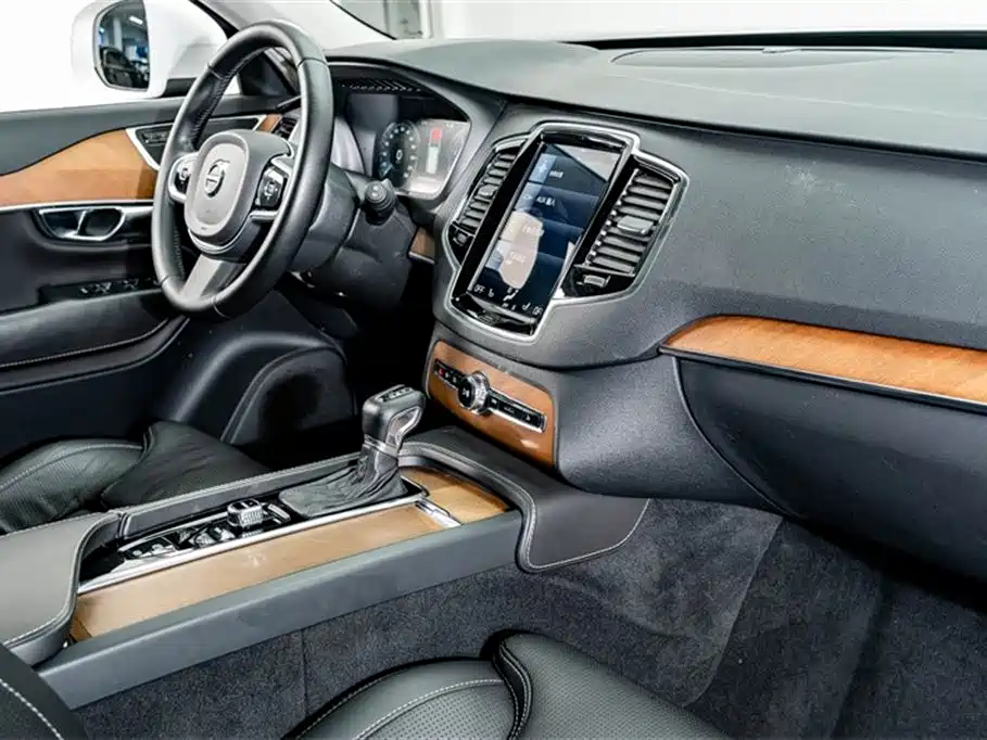 Volvo XC90 2017 — фото 17