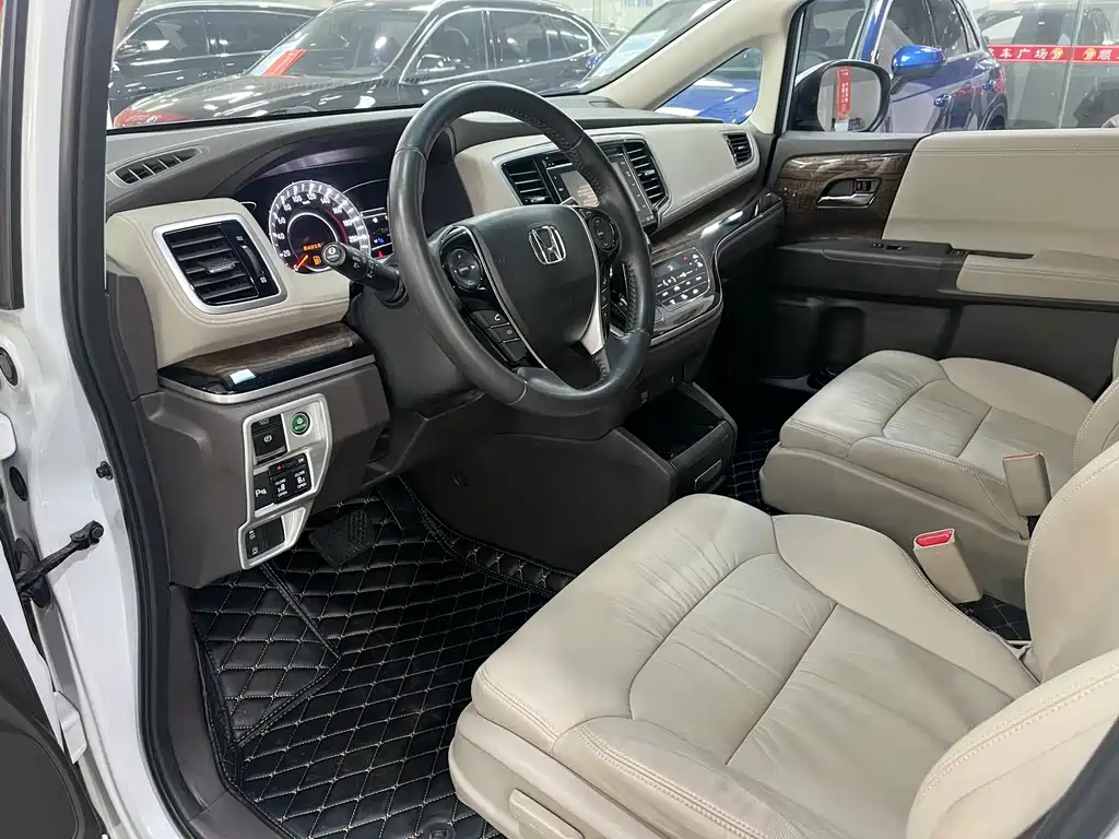 Honda Odyssey 2017 — фото 16