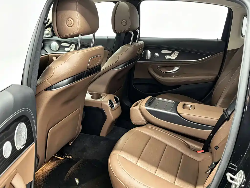 Mercedes-Benz E-Class 2020 — фото 13