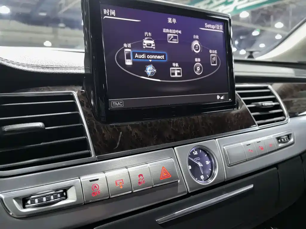 Audi A8 2015 — фото 23
