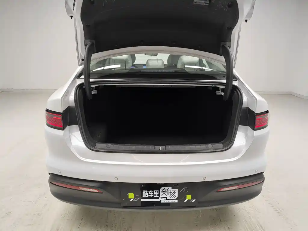 BYD Seal 05 DM-i 2025 — фото 10