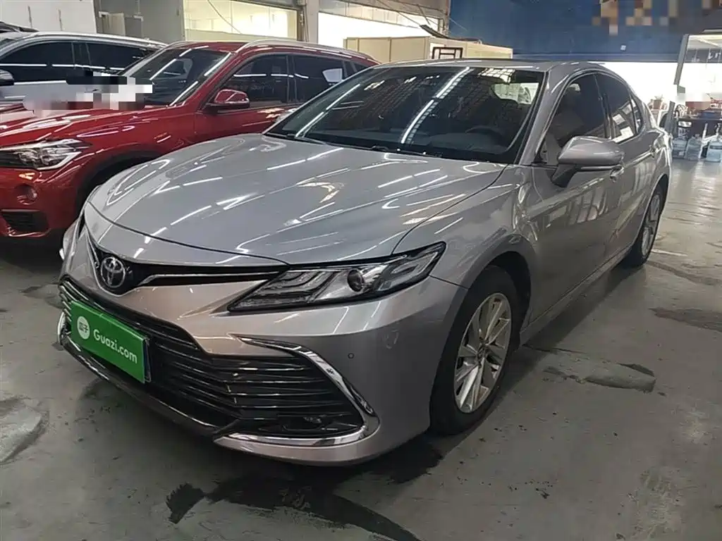 Toyota Camry 2022 — фото 2