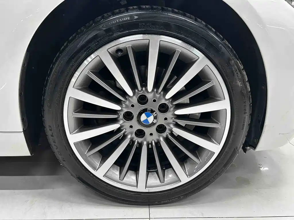 BMW 3 Series 2018 — фото 16