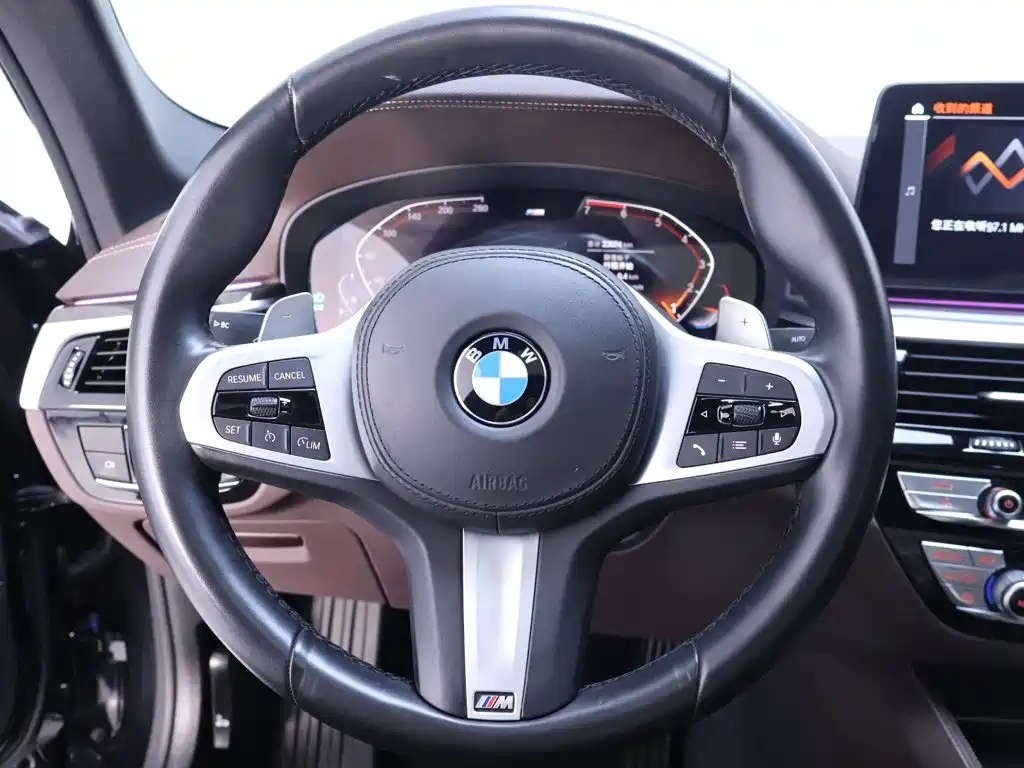 BMW 5 Series 2021 — фото 16