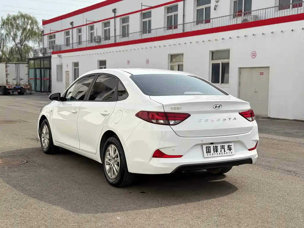 Hyundai Elantra 2022 — фото 7