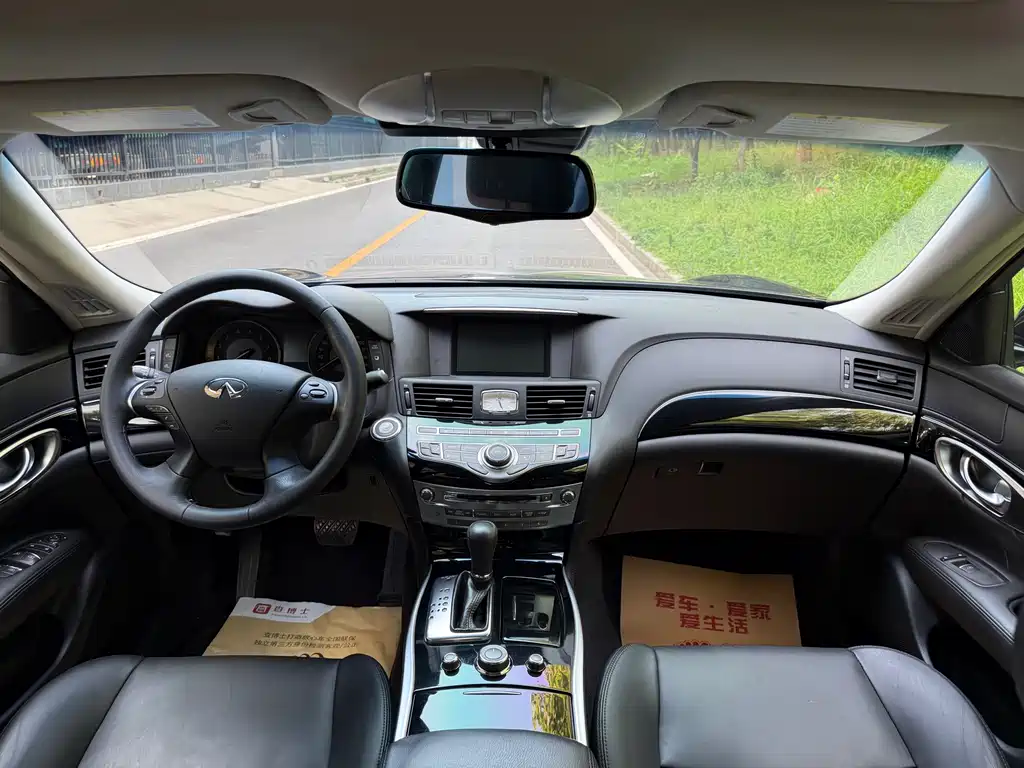 Infiniti Q70 2015