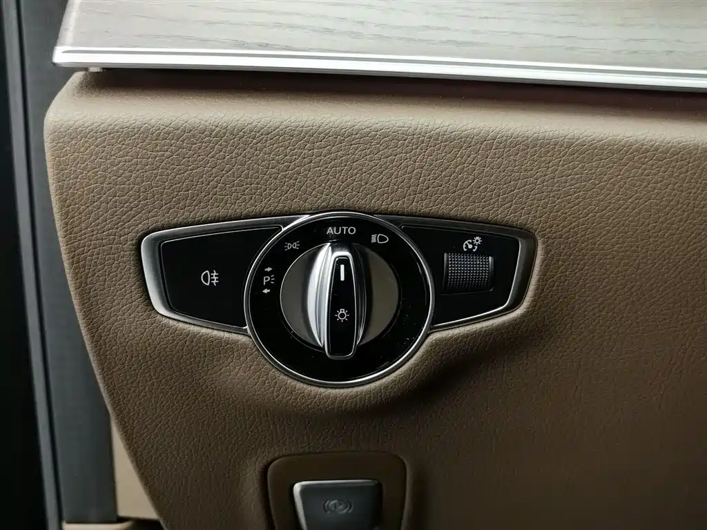 Mercedes-Benz E-Class 2023 — фото 21