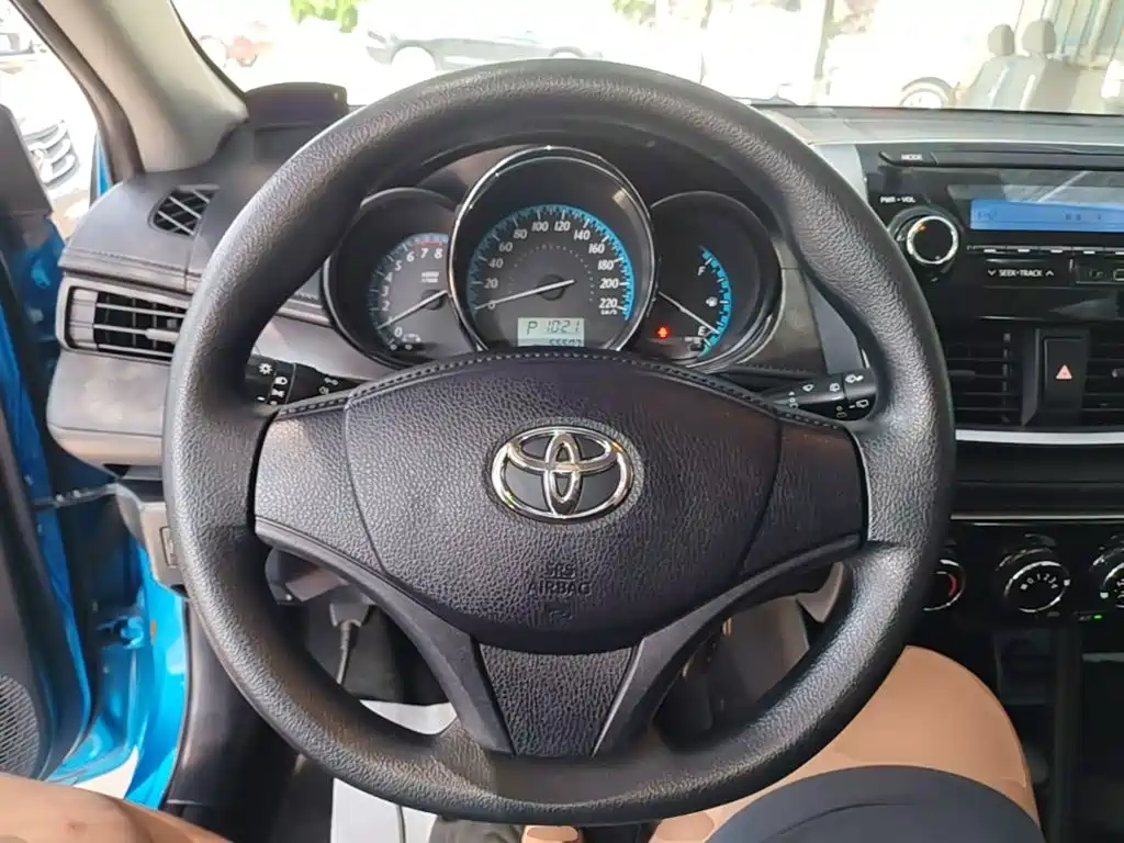 Toyota Yaris L 2018 — фото 11